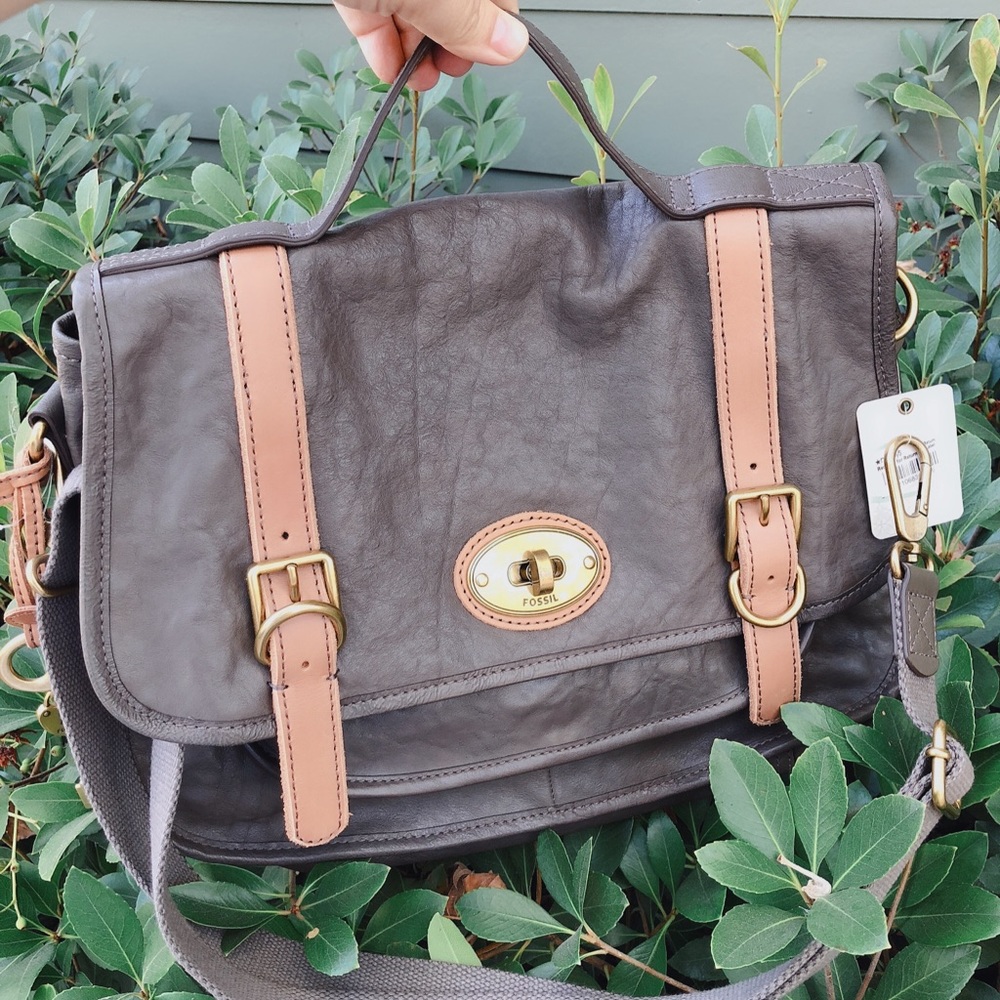 Fossil leather messenger bag 🧳 BRAND NEW WITH TAG